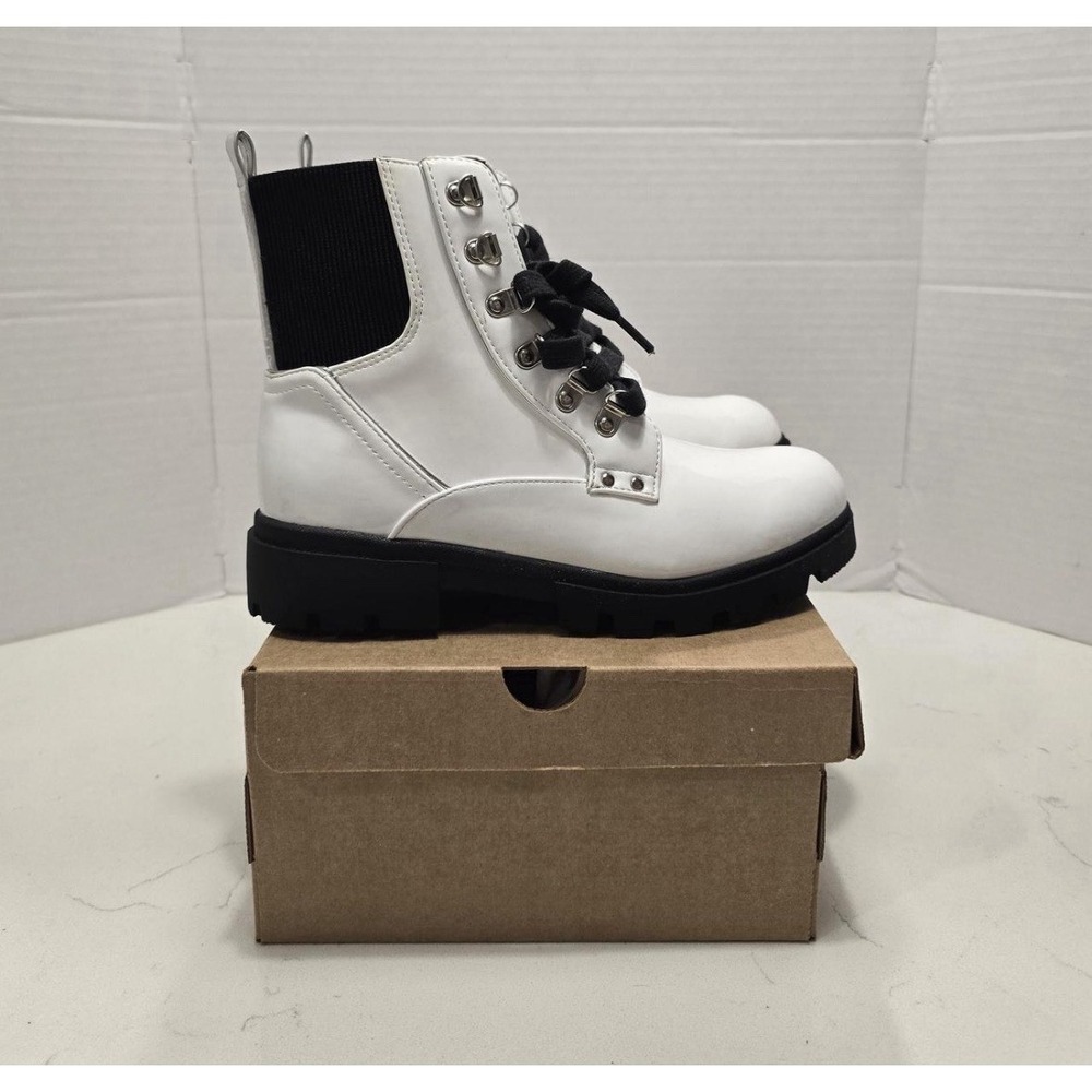 NEW - JUSTICE Big Girls Lug Bottom White High Ankle Boots - Size 6